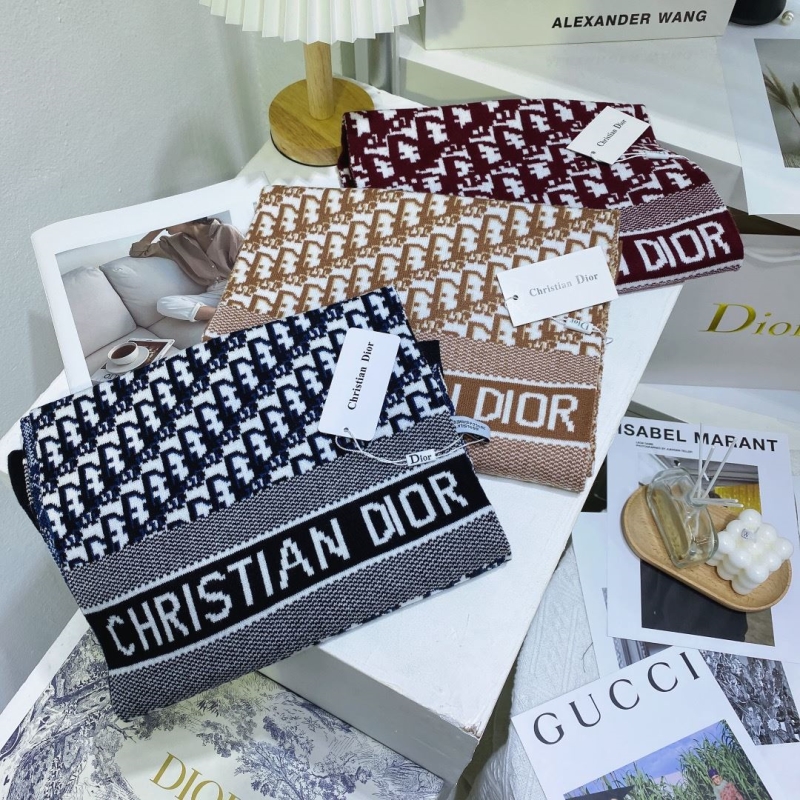 CHRISTIAN DIOR